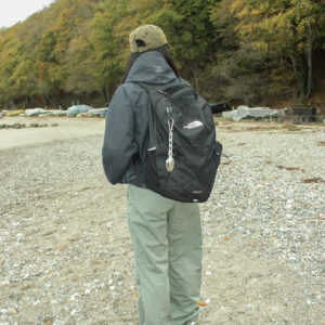 pige med The north face backpack